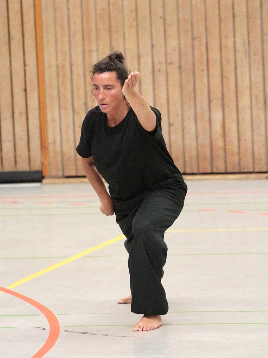 Sylvia De Rosa im Tai Chi Lehrgang (Wudang Form), Moers Kapellen, Pfingsten 2024. © Foto: Wolfram Schlieder.