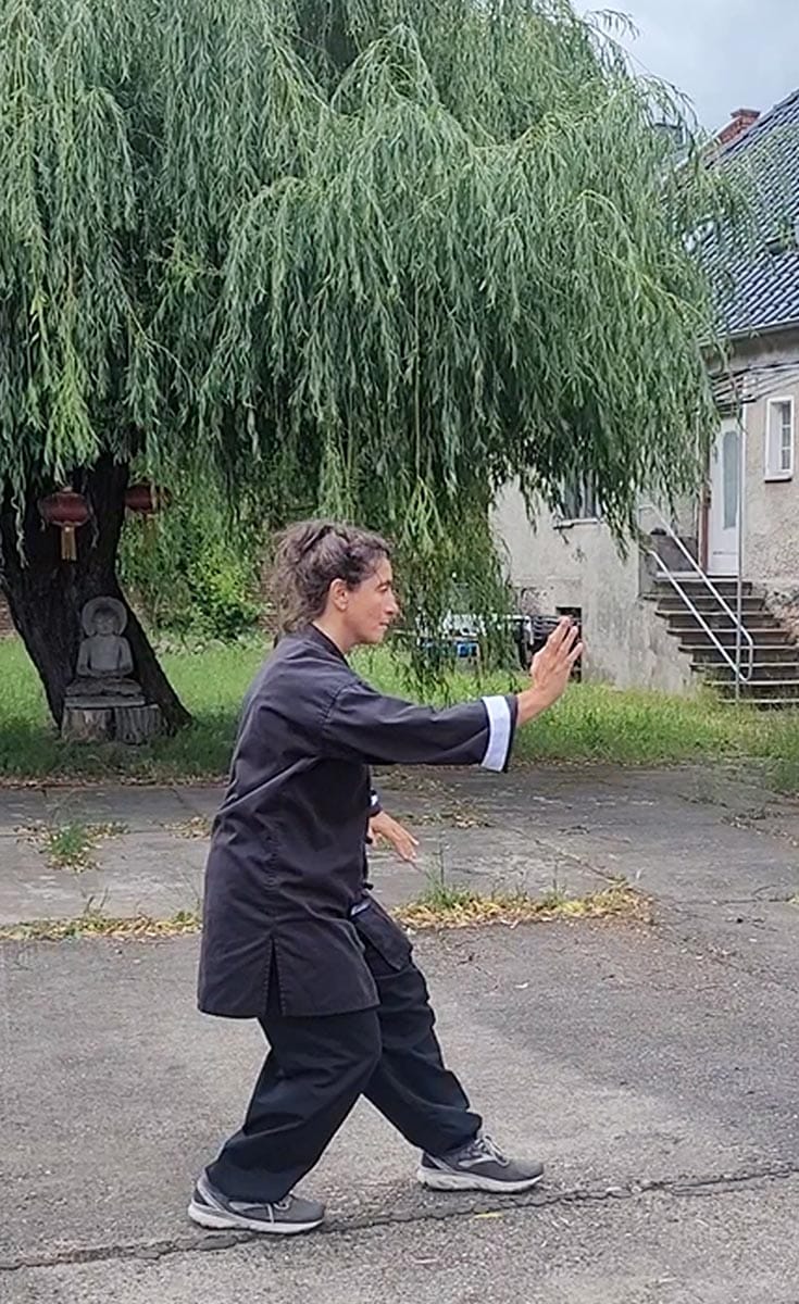 Shaolin Kung Fu & Tai Chi – Pfingst-Lehrgang in Gollenberg/Stölln, 2025. Meisterin Sylvia De Rosa praktiziert Tai Chi im Yang-Stil. © Foto: Esther Robles y Martinez.
