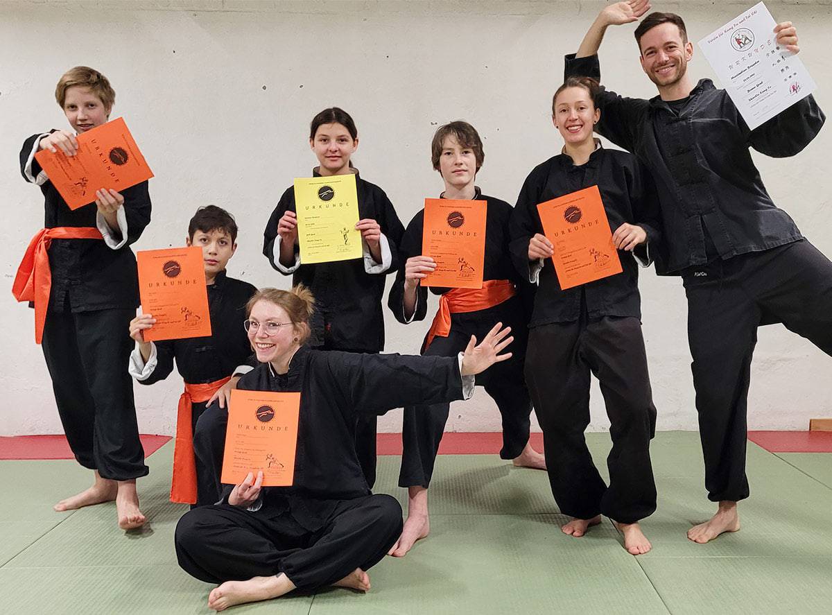 Kung Fu Panther Gruppe Köln. Training (Prüfung) in Köln Ehrenfeld. © Sylvia De Rosa, 2022.